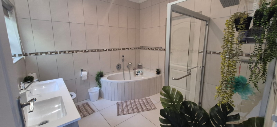 5 Bedroom Property for Sale in Dana Bay Western Cape